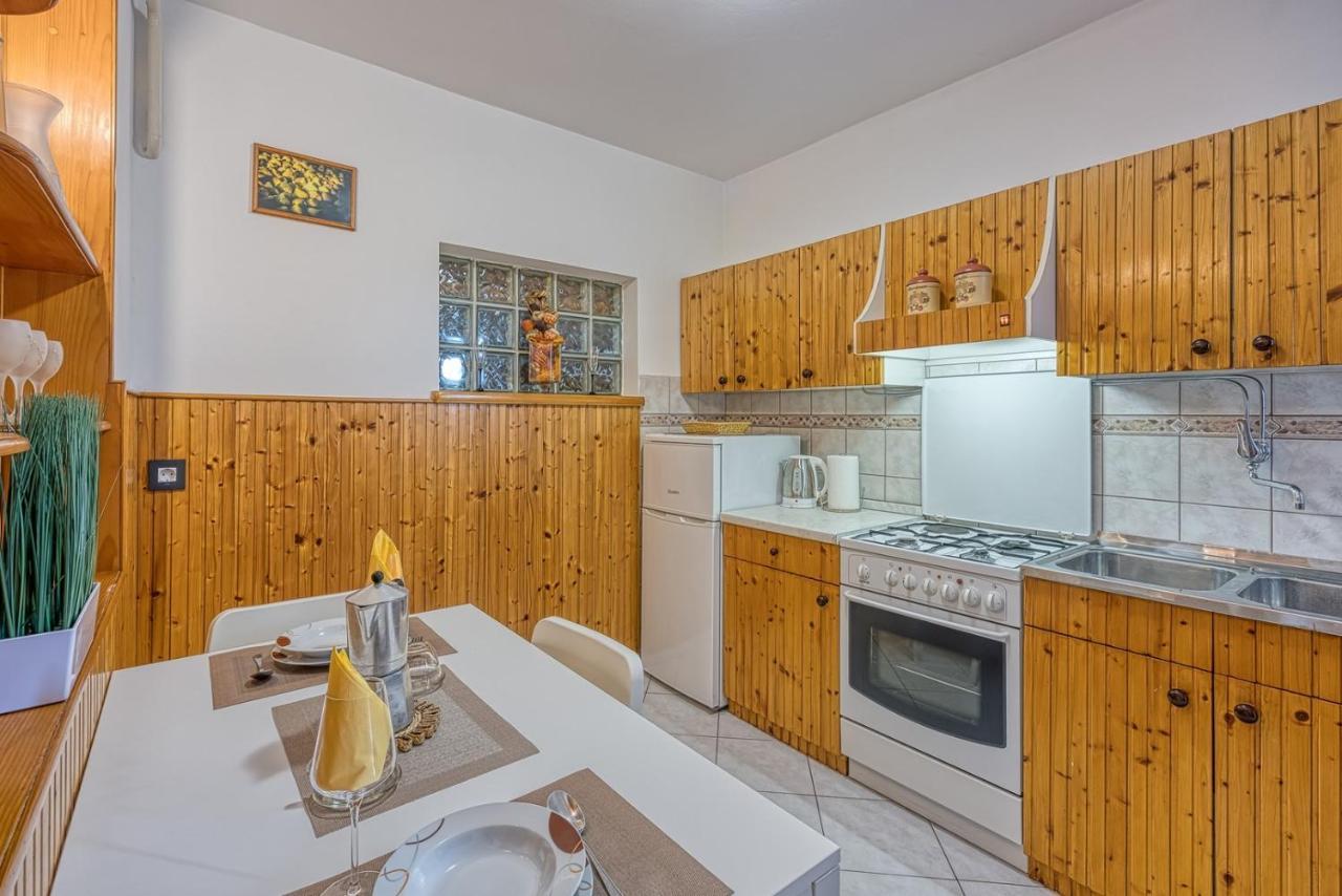 Apartment Marija Busoler *